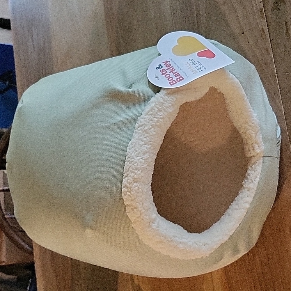 Boots & Barkley Small Pet Bed NEW